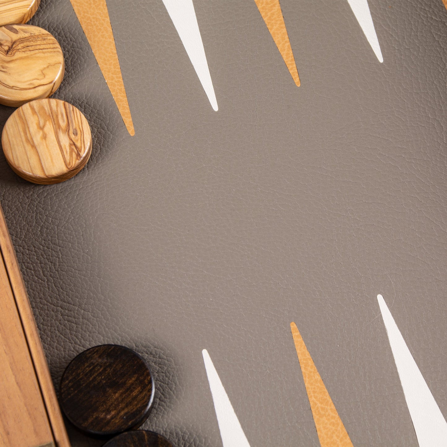 Premium Leatherette Grey Beige Ostrich Tote Backgammon Set - Premium Backgammon from MANOPOULOS Chess & Backgammon - Just €215! Shop now at MANOPOULOS Chess & Backgammon