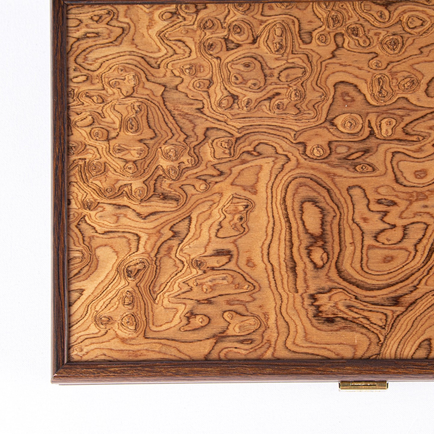 Handcrafted Premium Walnut Burl Backgammon Set with Side Racks - Premium Backgammon from MANOPOULOS Chess & Backgammon - Just €152! Shop now at MANOPOULOS Chess & Backgammon